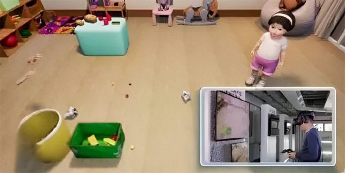 Khách tham quan giao tiếp với Đồng Đồng tại buổi triển lãm.