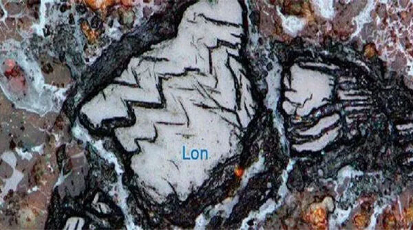 Mảnh hành tinh chết rơi xuống Trái đất, chứa kho báu làm chao đảo giới khoa học