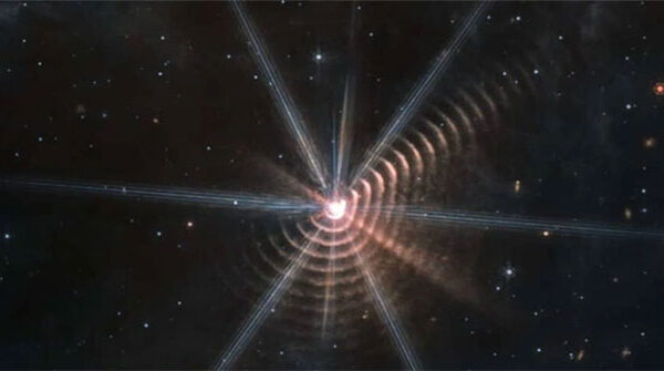 Kính viễn vọng James Webb chụp chuỗi vòng đồng tâm bí ẩn