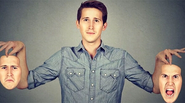 Nhà tâm lý học cho biết: Thực ra bạn xấu hơn 30% so với trong gương, đừng ảo tưởng mỗi khi "selfie" nữa!