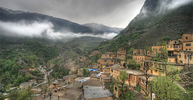 Ngôi làng độc nhất vô nhị: Mái nhà trở thành đường đi lại của cư dân!