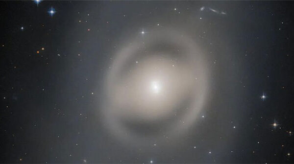 Bóng ma NASA chụp được là "cánh cửa thời gian"?