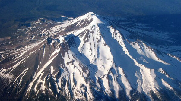 Những bí ẩn và truyền thuyết xung quanh ngọn núi thiêng Shasta
