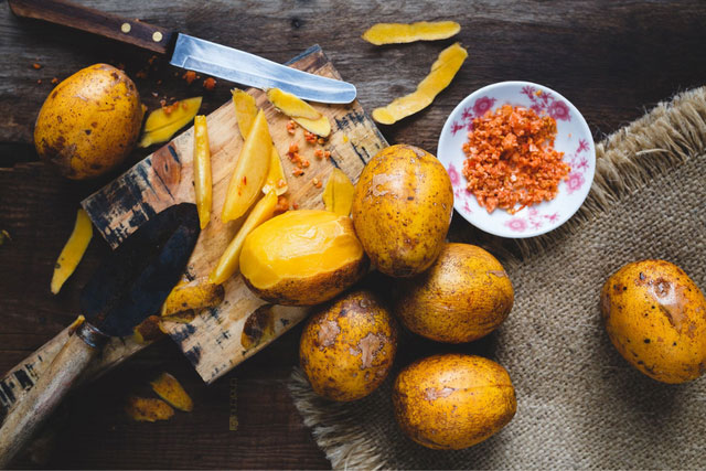 Cóc là loại quả được biết đến có công dụng giảm cân, làm đẹp hiệu quả