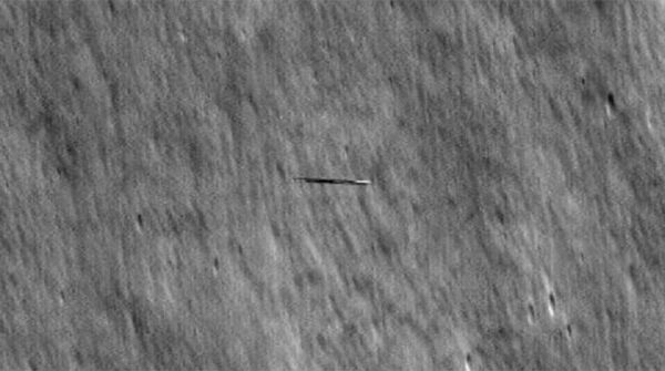 Tàu NASA chụp được khoảnh khắc tàu Hàn Quốc bay ngược chiều