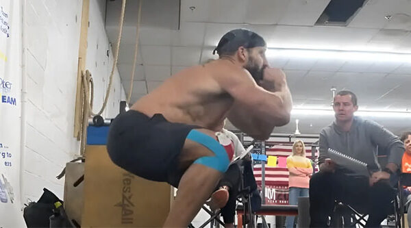 Người đàn ông lập kỷ lục thế giới khi squat 26.000 lần trong 24 giờ