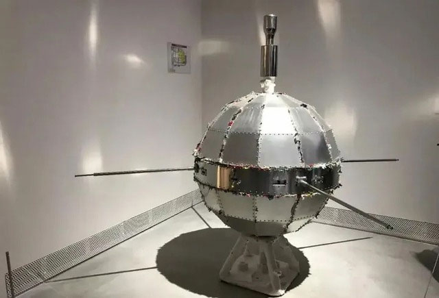 Vệ tinh Dong Fang Hong 1