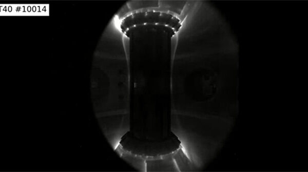 Khoảnh khắc lò phản ứng nhiệt hạch hình thành plasma