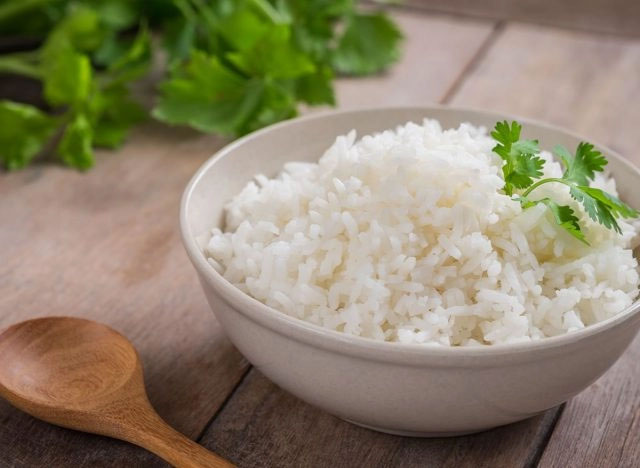 com-gao-trang Gạo trắng là loại gạo phổ biến nhất trong tất cả các loại gạo.