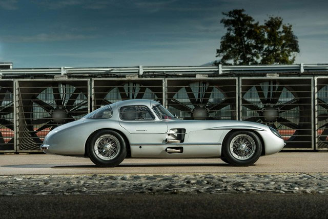 mercedes-benz-300-slr-uhlenhaut-coupe-2 Chiếc xe này từ lâu đã được coi là “chiếc xe đẹp nhất thế giới”.
