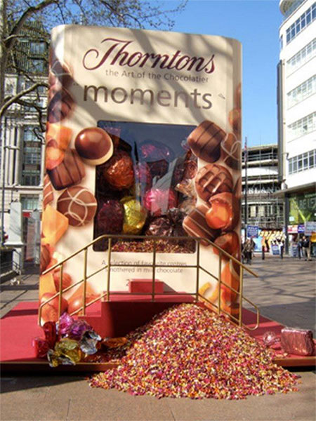 ky-luc-ve-ngay-le-tinh-yeu Hộp chocolate lớn nhất