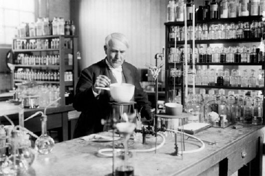 Nhà sáng chế Thomas Edison - ngủ nhiều giấc mỗi ngày Nhà sáng chế Thomas Edison