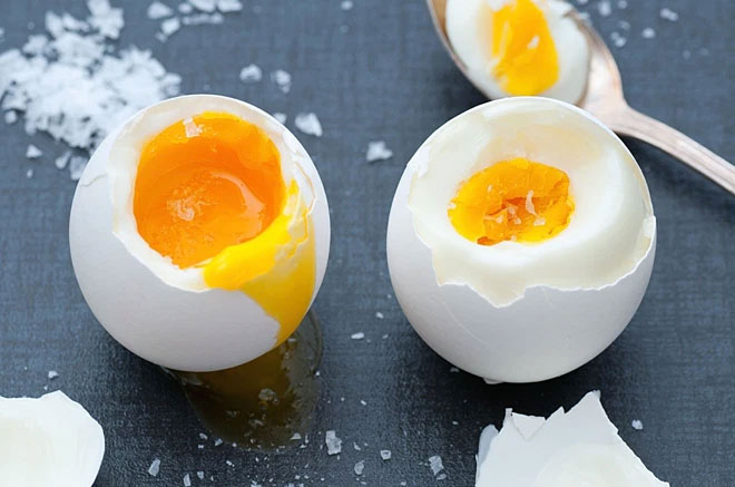Lòng đỏ chứa nhiều dinh dưỡng hơn lòng trắng.