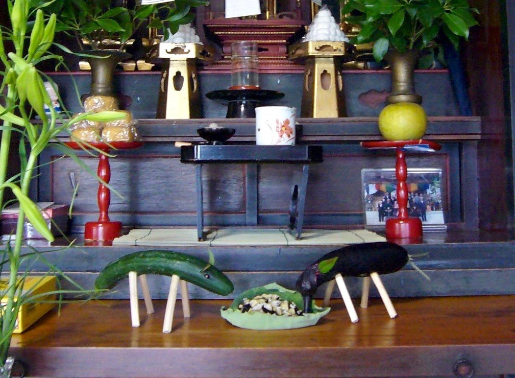 Obon là sự kiện của những người Nhật theo Phật giáo diễn ra trong 3 ngày của tháng 8 dương lịch hằng năm. Obon là sự kiện của những người Nhật theo Phật giáo diễn ra trong 3 ngày của tháng 8 dương lịch hằng năm.