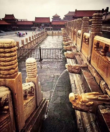 Vòi nước hình đầu rồng. Vòi nước hình đầu rồng.