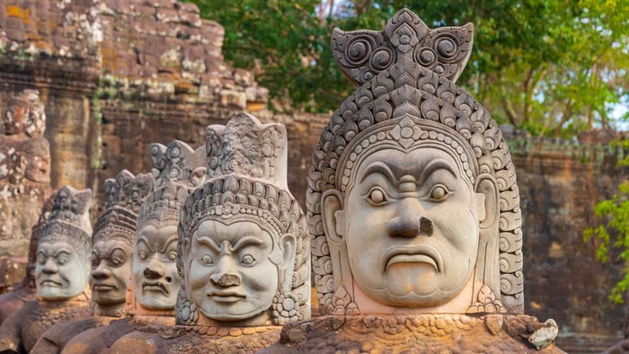 angkor-wat-3 Toàn bộ Angkor Wat được xây dựng trên một đầm lầy mà không có bất kỳ cấu trúc móng nào.