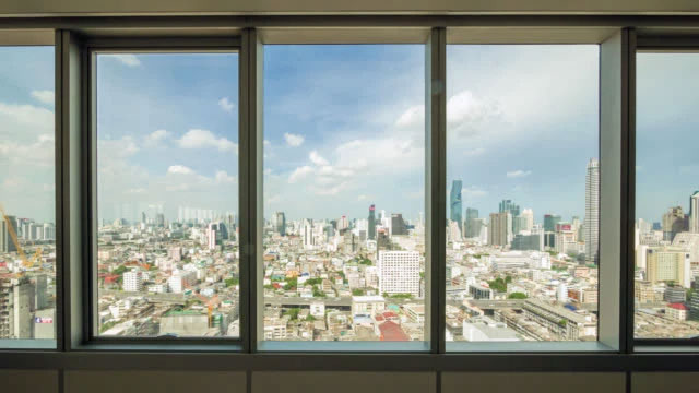 Khi hình chữ nhật bị co kéo càng nhiều, bạn càng biết mình đang nhìn ô cửa đó ở một góc xa