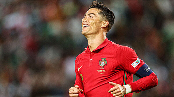 Trung bình mỗi cầu thủ chạy bao nhiêu km trong một trận World Cup?