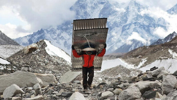 Phía sau năng lực phi thường của người Sherpa trên đỉnh Himalaya