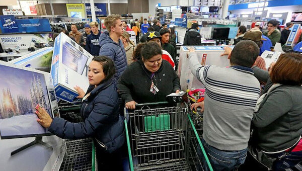 Black Friday là ngày gì và tại sao người ta "phát cuồng" vì Black Friday?