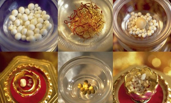 xa-loi Một số hạt được cho là xá lợi còn lưu giữ.
