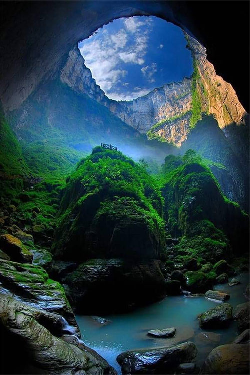 Xiaozhai Tiankeng - hố sụt tự nhiên lớn nhất thế giới.